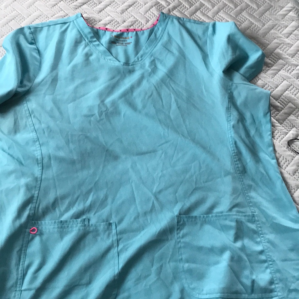 ❤️2 for $8 SALE❤️HEARTSOUL scrub top